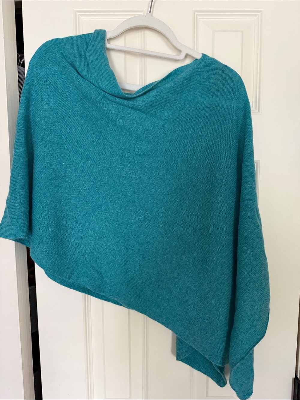 Claudia Nichole 100% cashmere ponch Turqoise